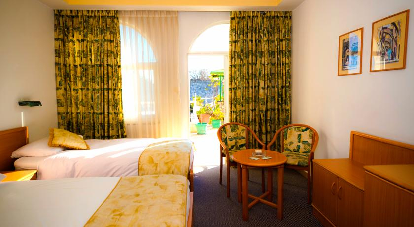 Bedroom, Golden Walls hotel, Jerusalem