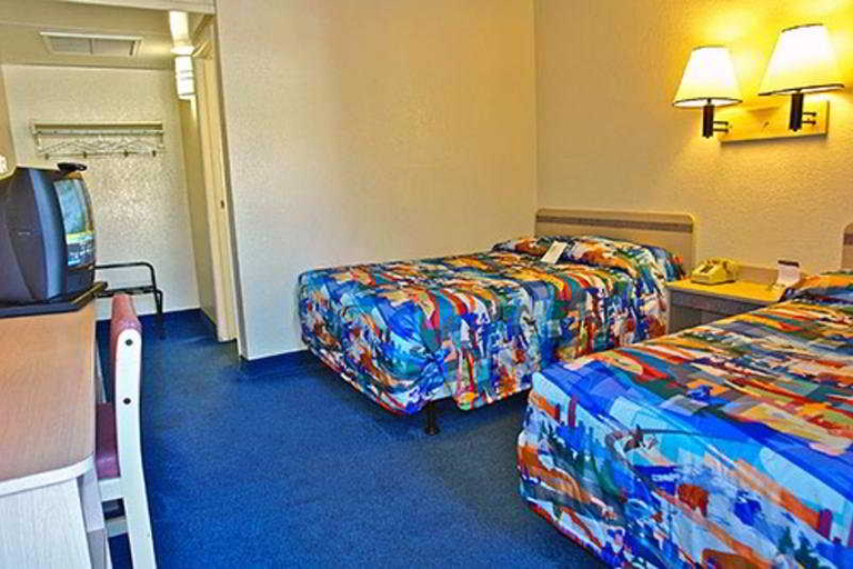 Bedroom 3, Motel 6 Grants Pass, Josephine