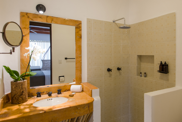 Bathroom 4, Banana Boutique by BFH, Cozumel