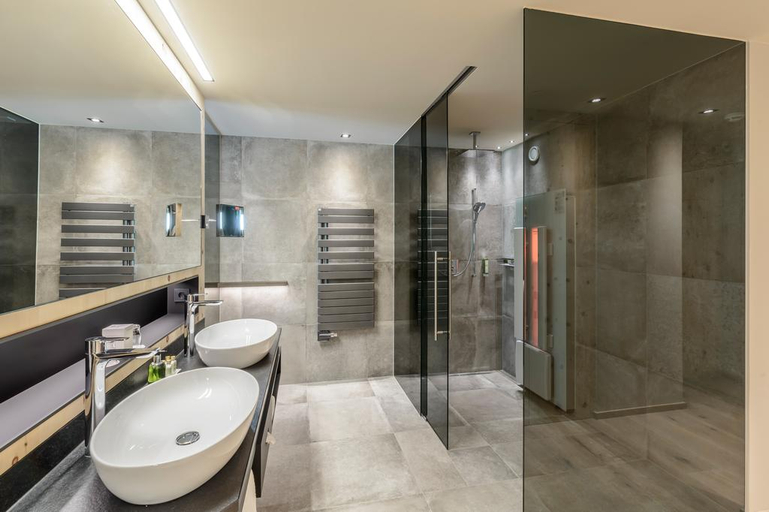 Bathroom 4, Held, Schwaz