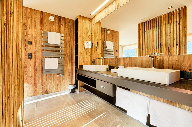 Bathroom 4, Held, Schwaz