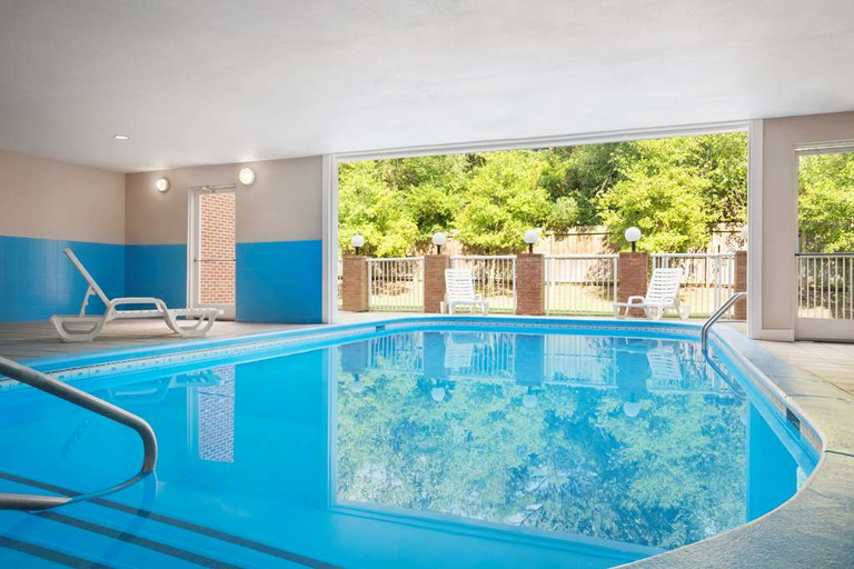 Sport & Beauty 5, Country Inn & Suites by Radisson, Charlotte Univer, Mecklenburg