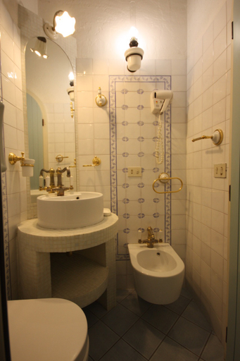 Bathroom 4, Cherubini, Rome
