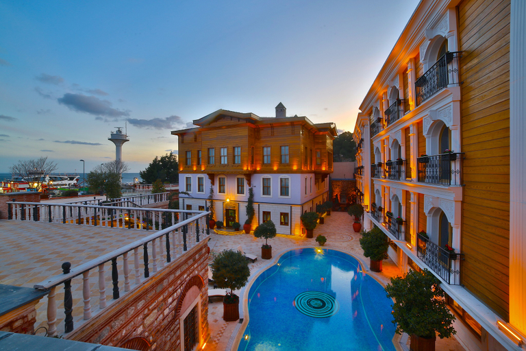 Exterior & Views