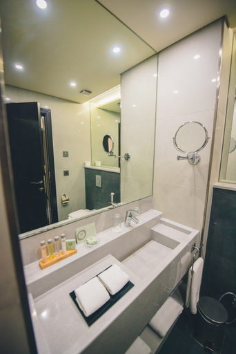 Others 5, Louis V Hotel Beirut, El Metn