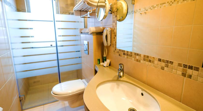 Bathroom, Golden Walls hotel, Jerusalem