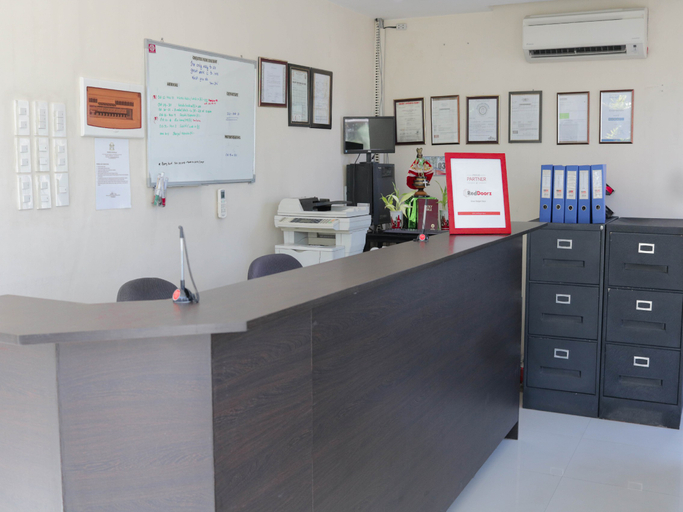 Public Area 3, RedDoorz @ Grand Apartelle Hernan Cortes Cebu, Mandaue City
