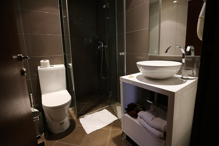 Bathroom 3, Arber , Tiranës