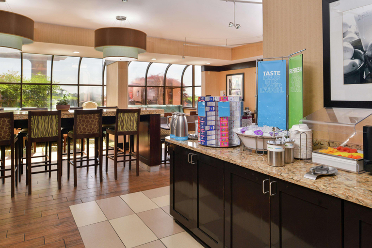 Food & Drinks 5, Hampton Inn Staunton, Augusta
