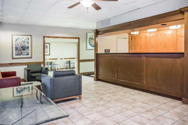 Public Area 3, Studio 6 Lake Jackson, TX, Brazoria
