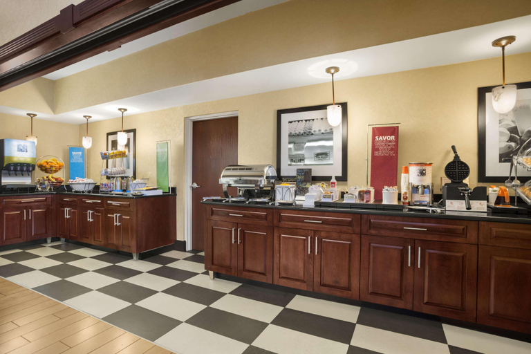 Food & Drinks 5, Hampton Inn Forrest City, Saint Francis