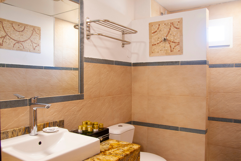 Bathroom 5, Maracaibo, Las Palmas
