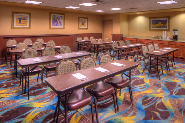 Food & Drinks 5, Hampton Inn & Suites Ontario, San Bernardino