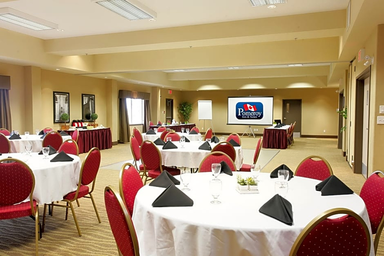Food & Drinks 5, Pomeroy Inn Suites Vegreville, Division No. 10