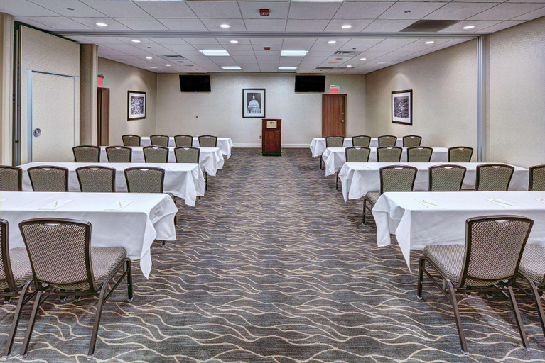 Food & Drinks 5, DoubleTree by Hilton Madison Downtown, Dane
