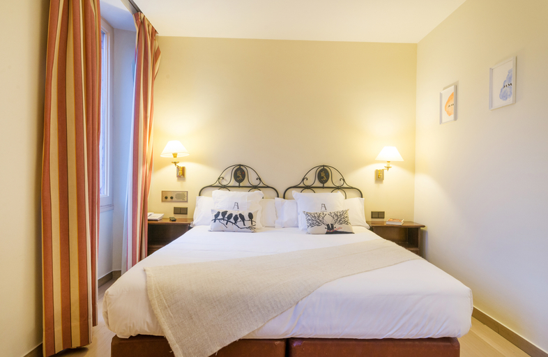 Bedroom 3, Andria, Lleida
