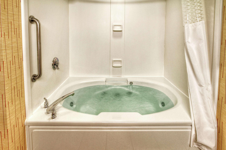 Bathroom 5, Hampton Inn Johnstown, Cambria