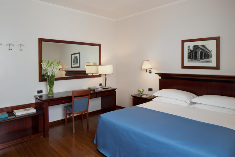 Bedroom 2, Starhotels Excelsior, Bologna