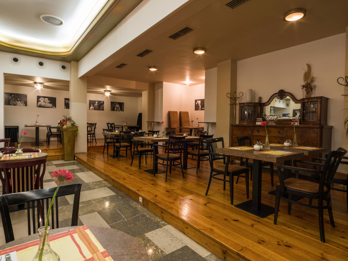 Food & Drinks 4, EA Hotel Rokoko, Praha 1