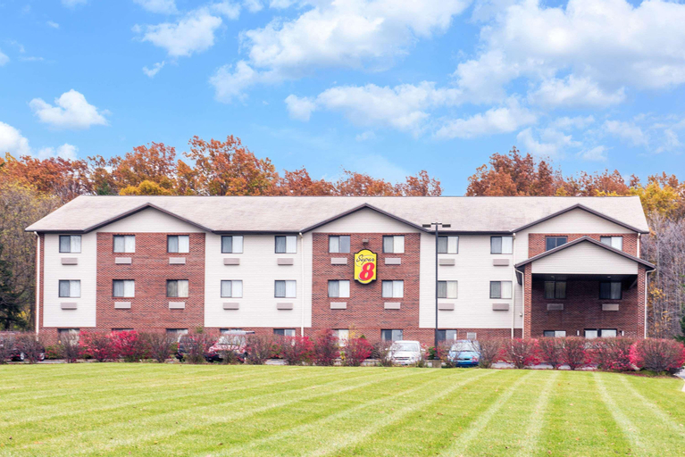Super 8 by Wyndham Richfield/Cleveland, Summit