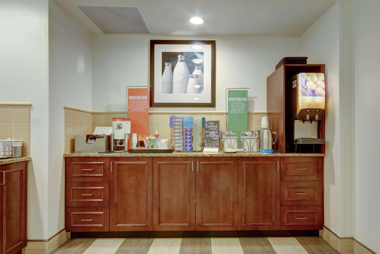 Public Area 2, Hampton Inn & Suites Alexandria, Douglas