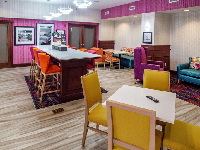 Food & Drinks 5, Hampton Inn Miami, Ottawa