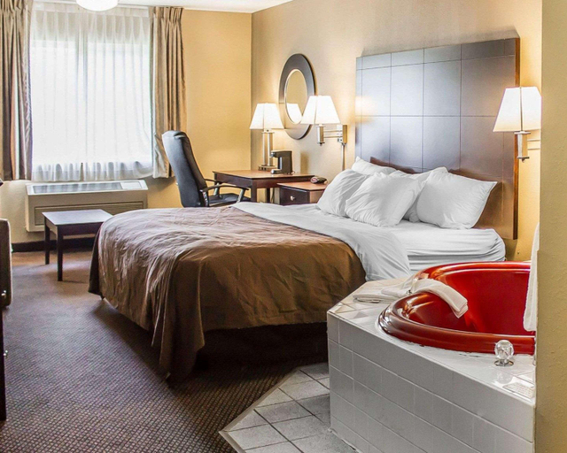 Bedroom 3, Quality Inn & Suites Sturgeon Bay area, Door