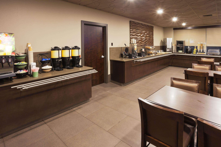 Food & Drinks 5, La Quinta Inn & Suites by Wyndham Seattle Downtown, Seattle