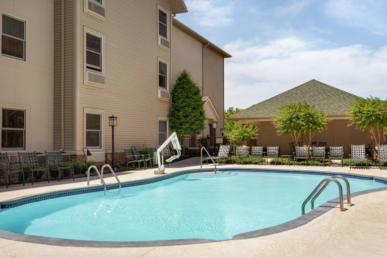 Sport & Beauty 5, Hampton Inn & Suites Springdale, Washington