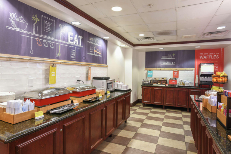 Food & Drinks 5, Hampton Inn & Suites Cincinnati-Union Centre, Butler
