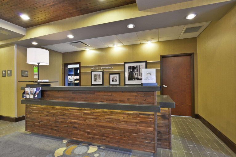 Public Area 2, Hampton Inn & Suites Greensboro/Coliseum Area, Guilford