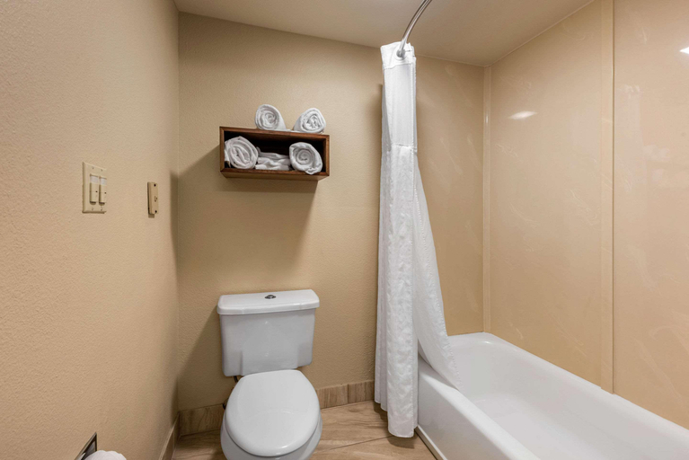 Bathroom 4, Comfort Inn South San Jose / Morgan Hill, Santa Clara