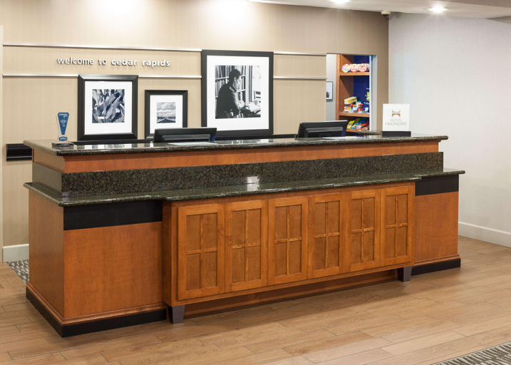 Public Area 3, Hampton Inn & Suites Cedar Rapids - North, Linn