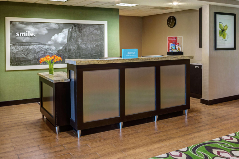 Public Area 2, Hampton Inn and Suites Palm Desert, Riverside