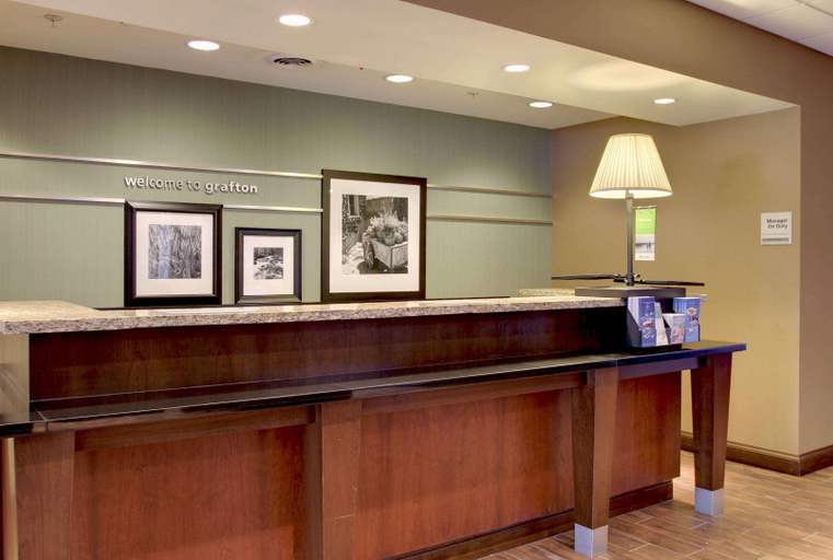 Public Area 2, Hampton Inn & Suites Grafton, Ozaukee