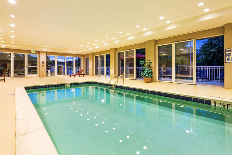 Sport & Beauty 5, Hampton Inn & Suites Clinton I-26, Laurens