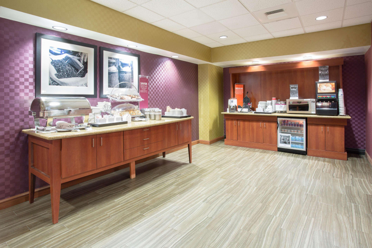 Food & Drinks 5, Hampton Inn Santa Rosa, Guadalupe
