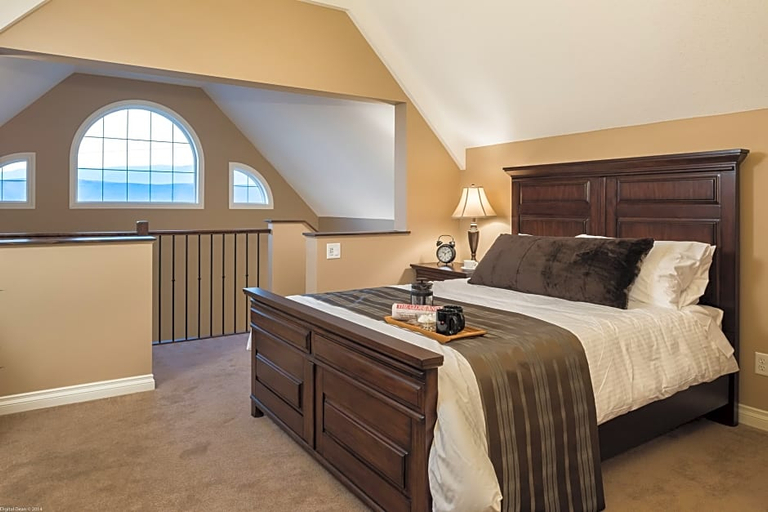Bedroom 3, The Castle At Swan Lake, North Okanagan