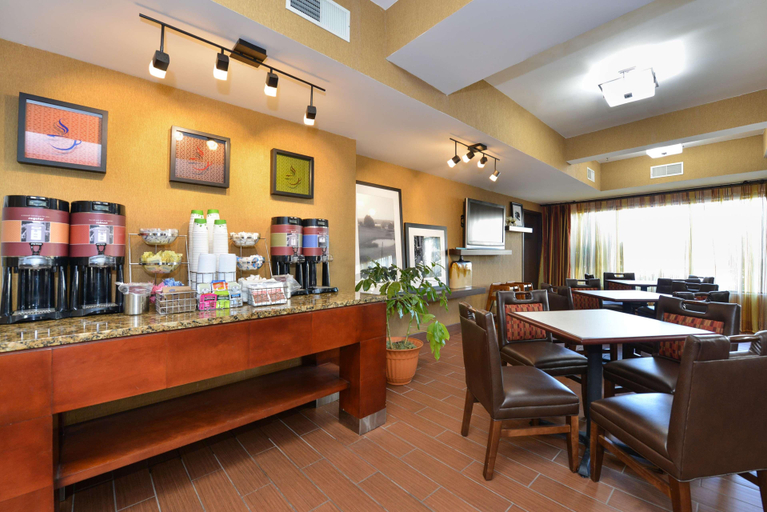 Food & Drinks 5, Hampton Inn Collinsville, Madison