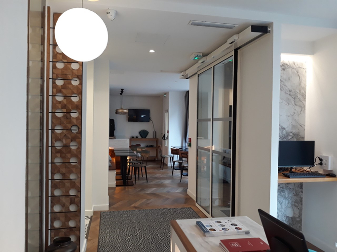 Public Area, Beausejour, Paris