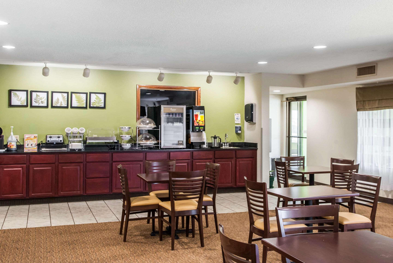 Food & Drinks 5, Sleep Inn Westport, Saint Charles
