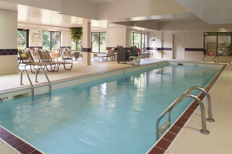 Sport & Beauty, Hampton Inn & Suites Kokomo, Howard