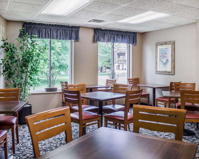 Public Area 2, Quality Inn Huron, Erie