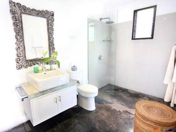 Bathroom 3, Pandana Guest House, Klungkung