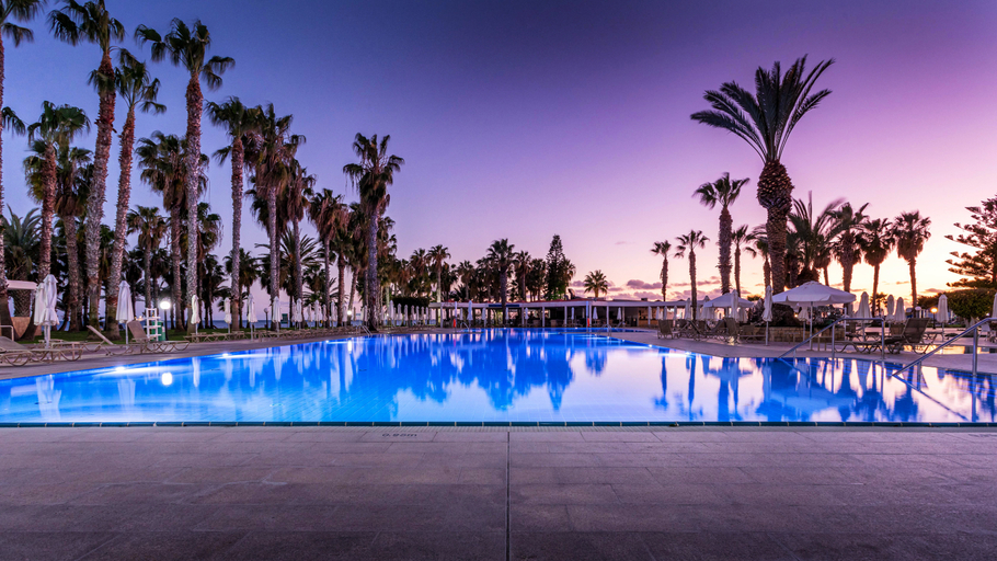 Sport & Beauty 2, Louis Phaethon Beach