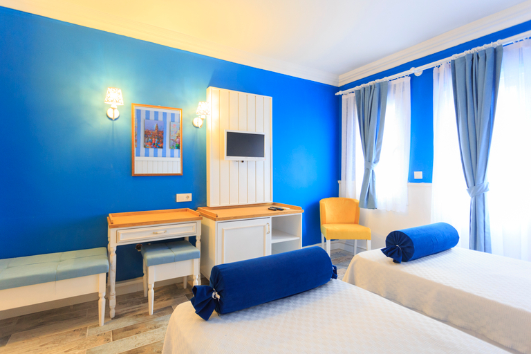 Bedroom 4, Akdeniz Beach Hotel, Fethiye