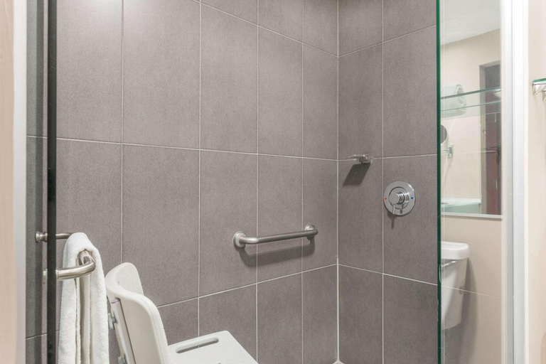 Bathroom 5, Ramada Encore By Wyndham Chihuahua Distrito 1, Chihuahua
