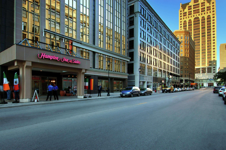 Exterior & Views 2, Hampton Inn & Suites Milwaukee Downtown, Milwaukee