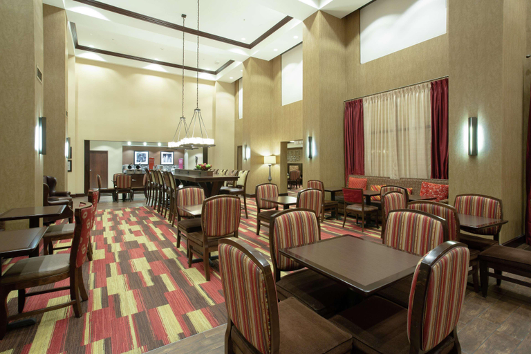 Food & Drinks 5, Hampton Inn & Suites I-35/Mulvane, Sumner