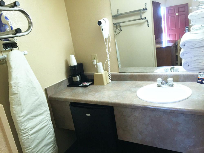 Bathroom 4, Heritage Inn La Mesa, San Diego